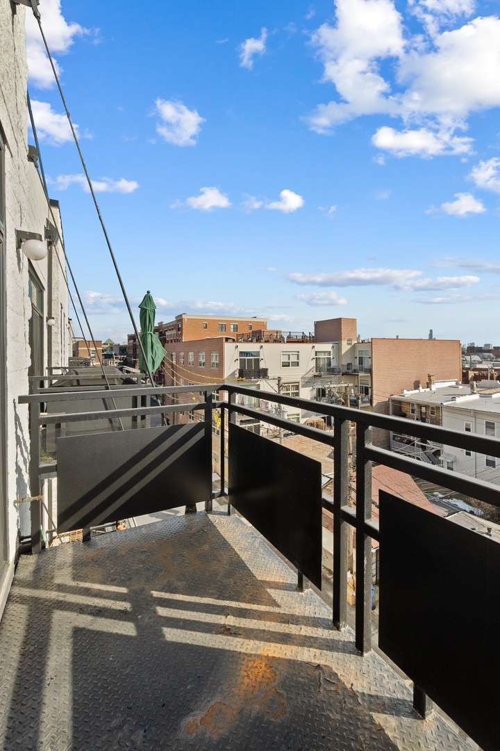 2317 W Wolfram Street Unit: 513