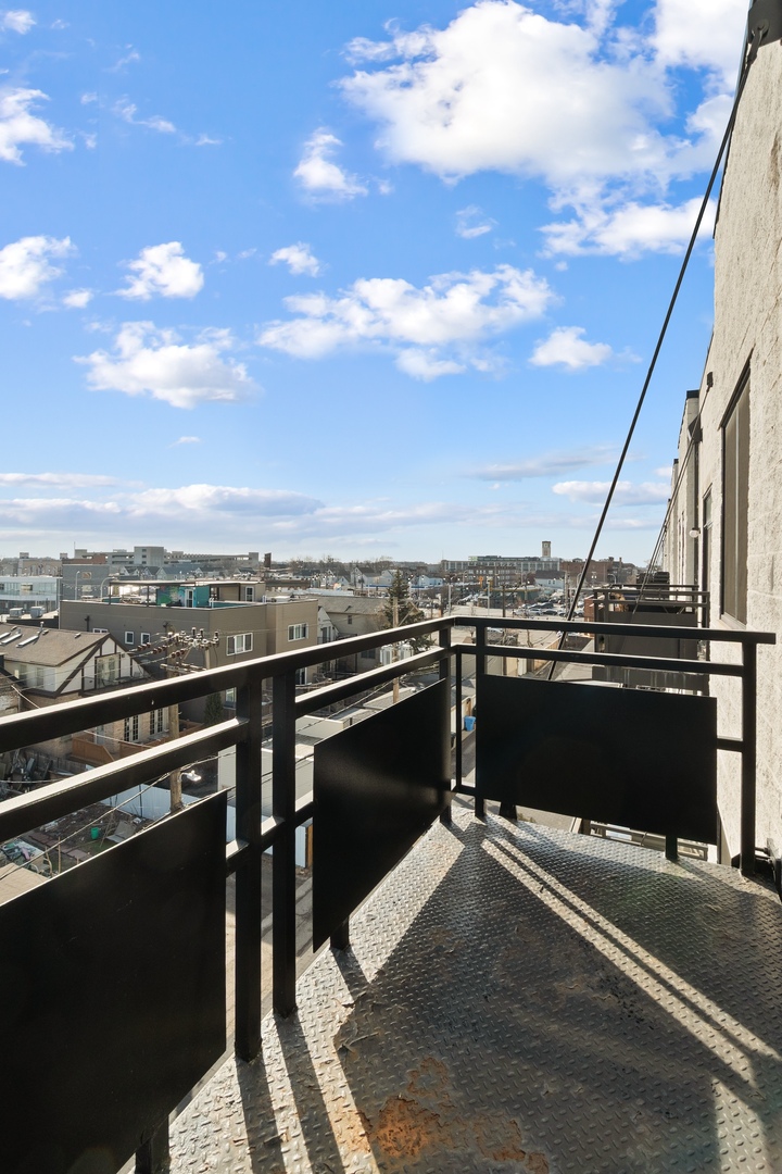 2317 W Wolfram Street Unit: 513