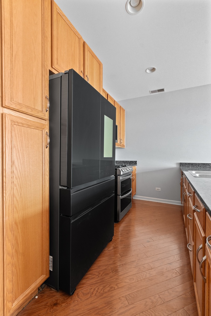 2317 W Wolfram Street Unit: 513