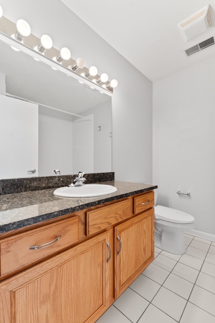 2317 W Wolfram Street Unit: 513