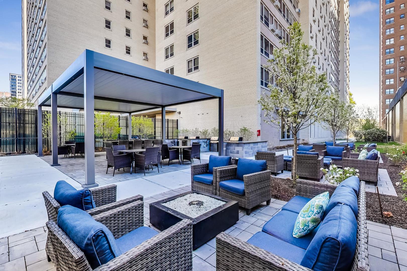 3950 N LAKE SHORE Drive Unit: 1303