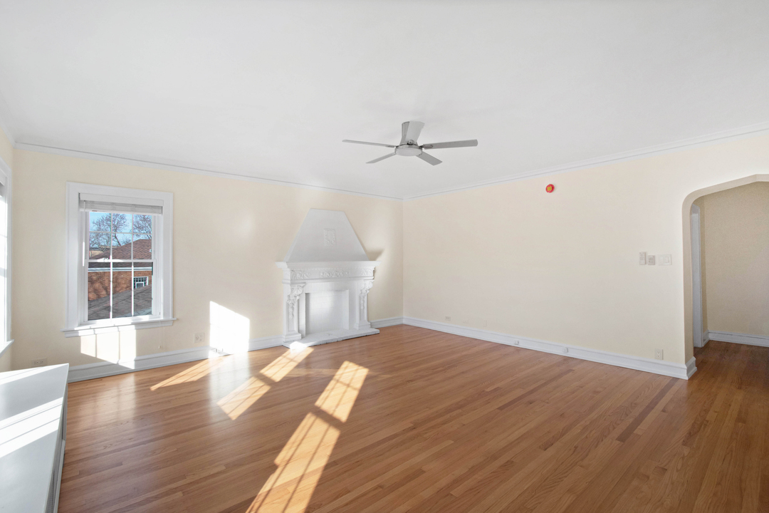 409 Custer Avenue Unit: 3N