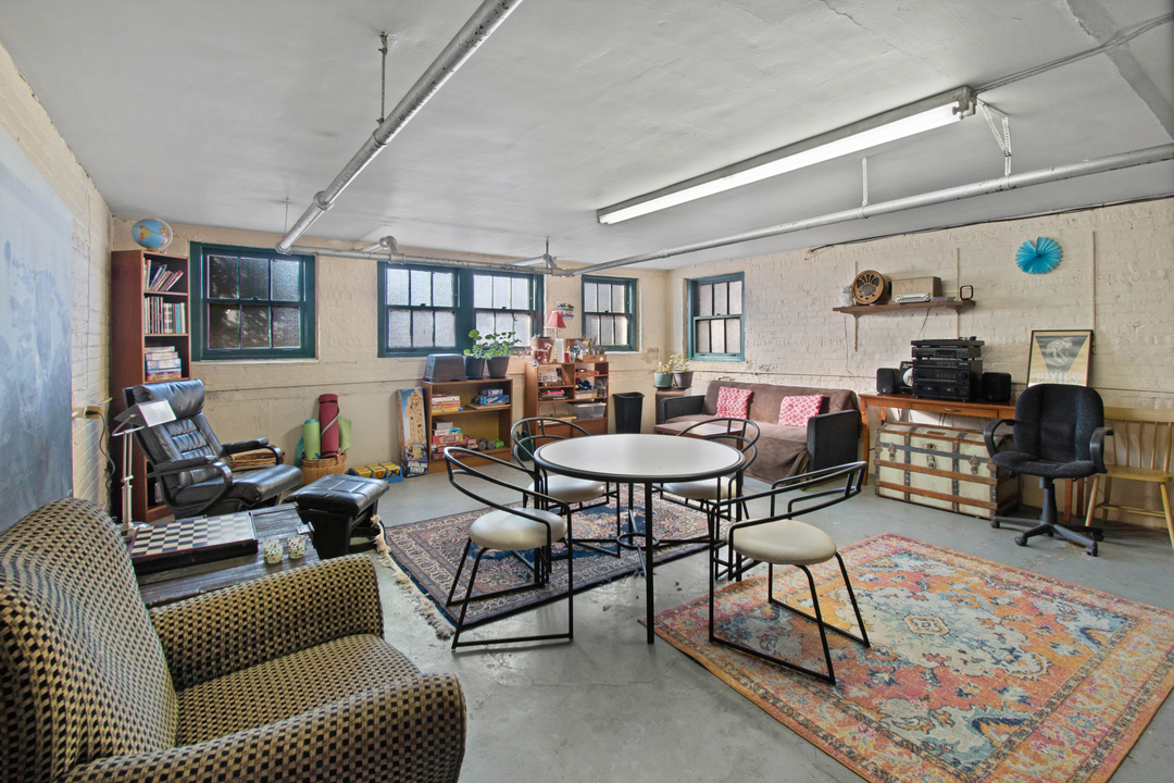 409 Custer Avenue Unit: 3N