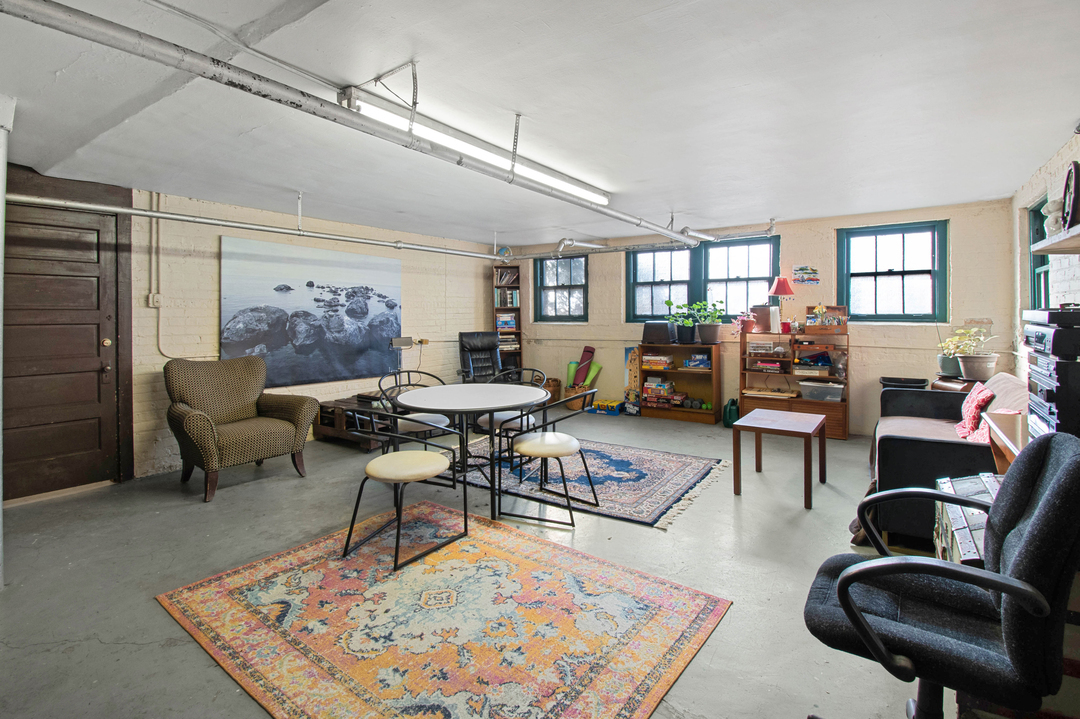 409 Custer Avenue Unit: 3N