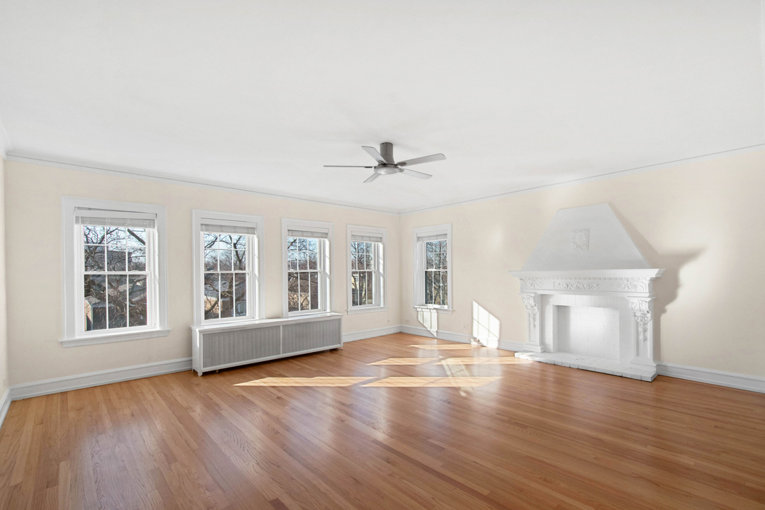 409 Custer Avenue Unit: 3N