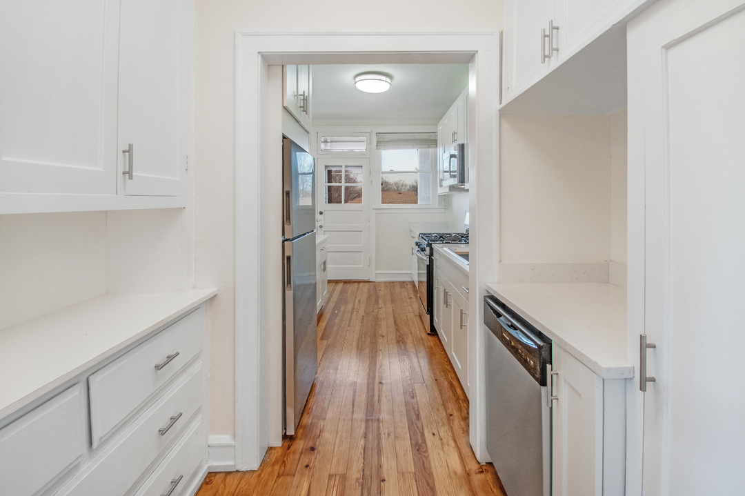 409 Custer Avenue Unit: 3N