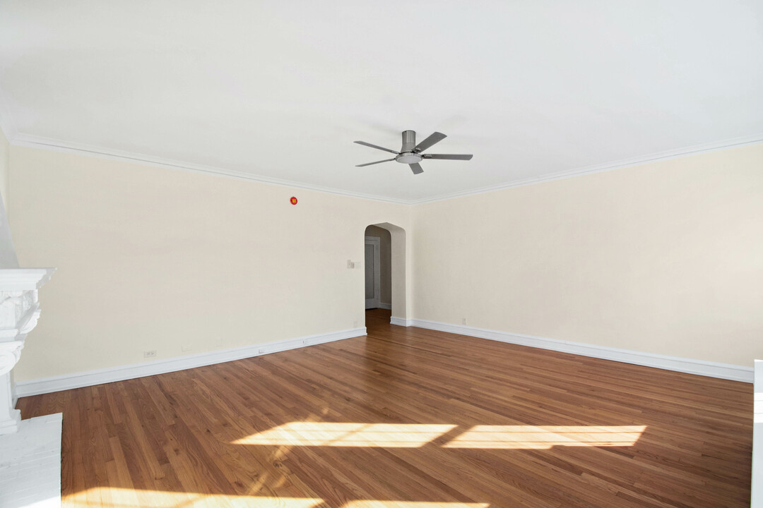 409 Custer Avenue Unit: 3N