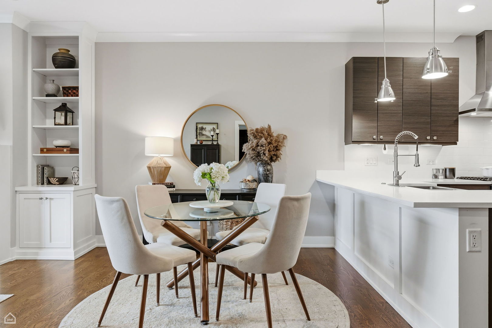 3047 N Oakley Avenue Unit: 301