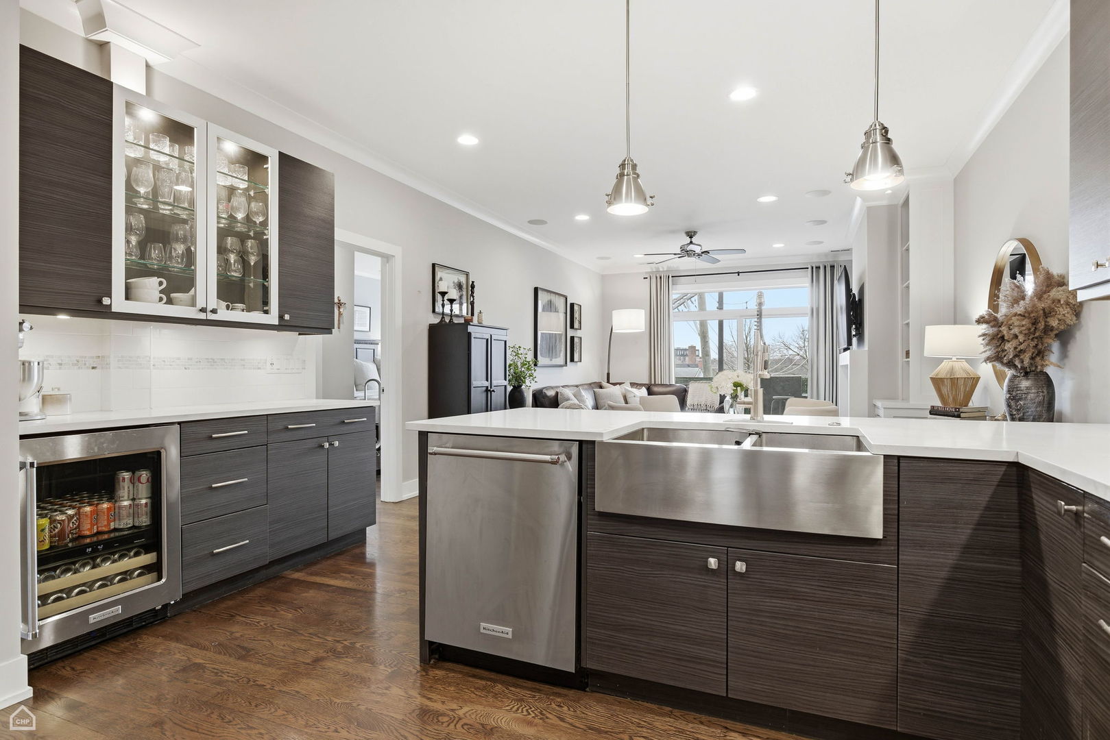 3047 N Oakley Avenue Unit: 301