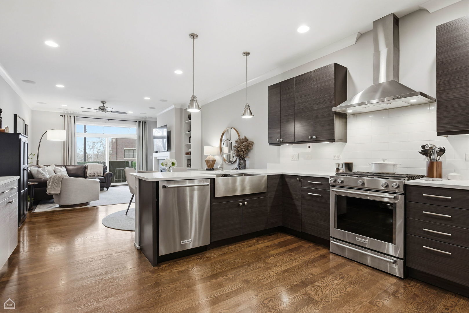 3047 N Oakley Avenue Unit: 301