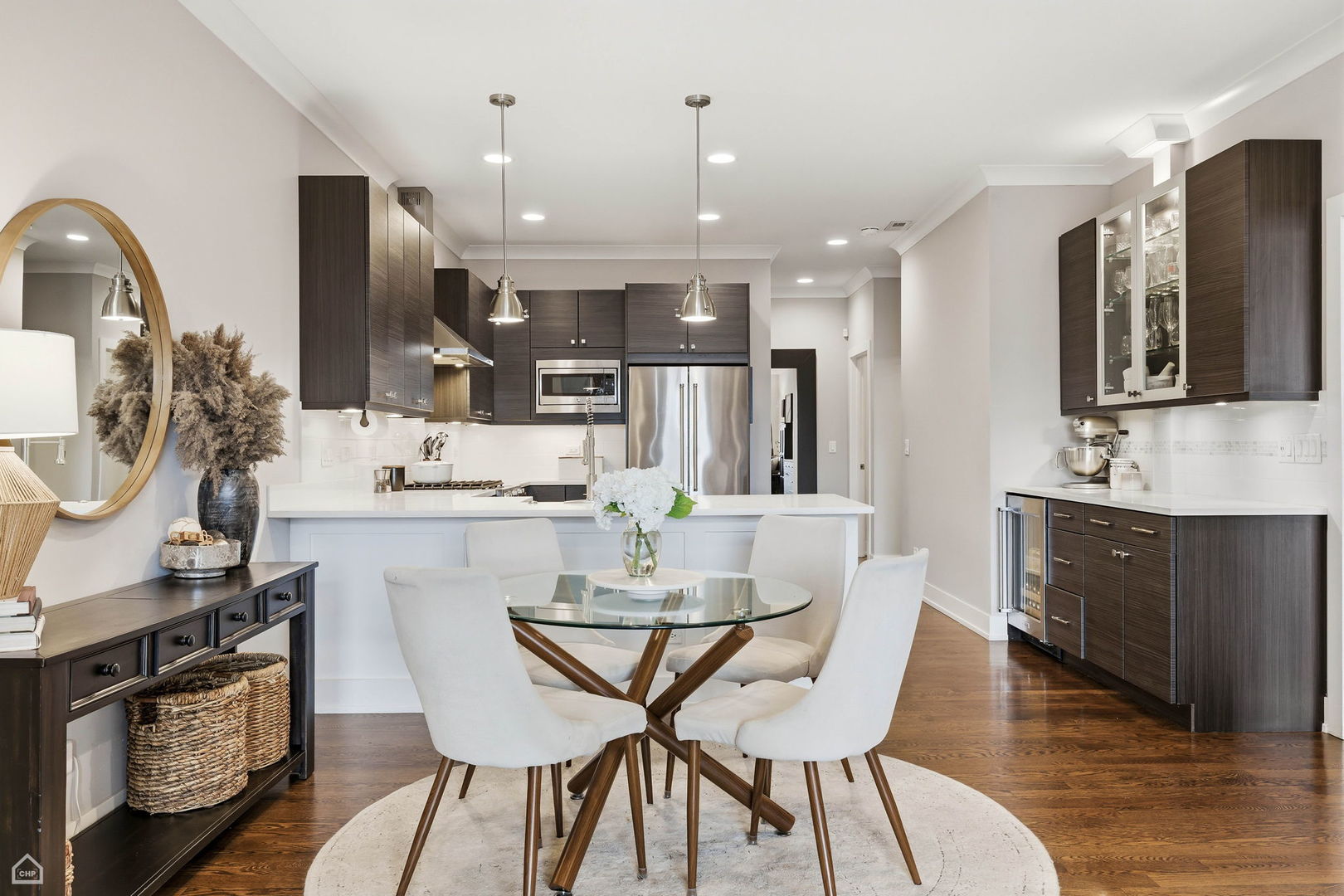 3047 N Oakley Avenue Unit: 301