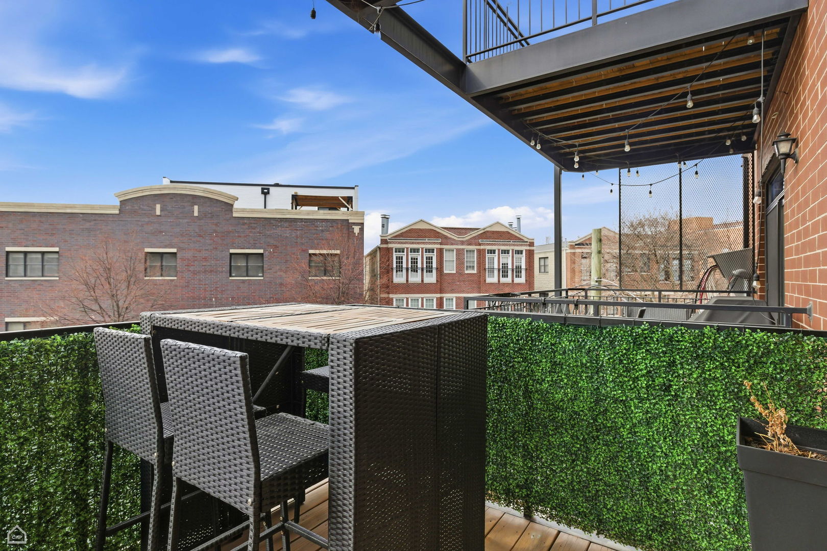 3047 N Oakley Avenue Unit: 301