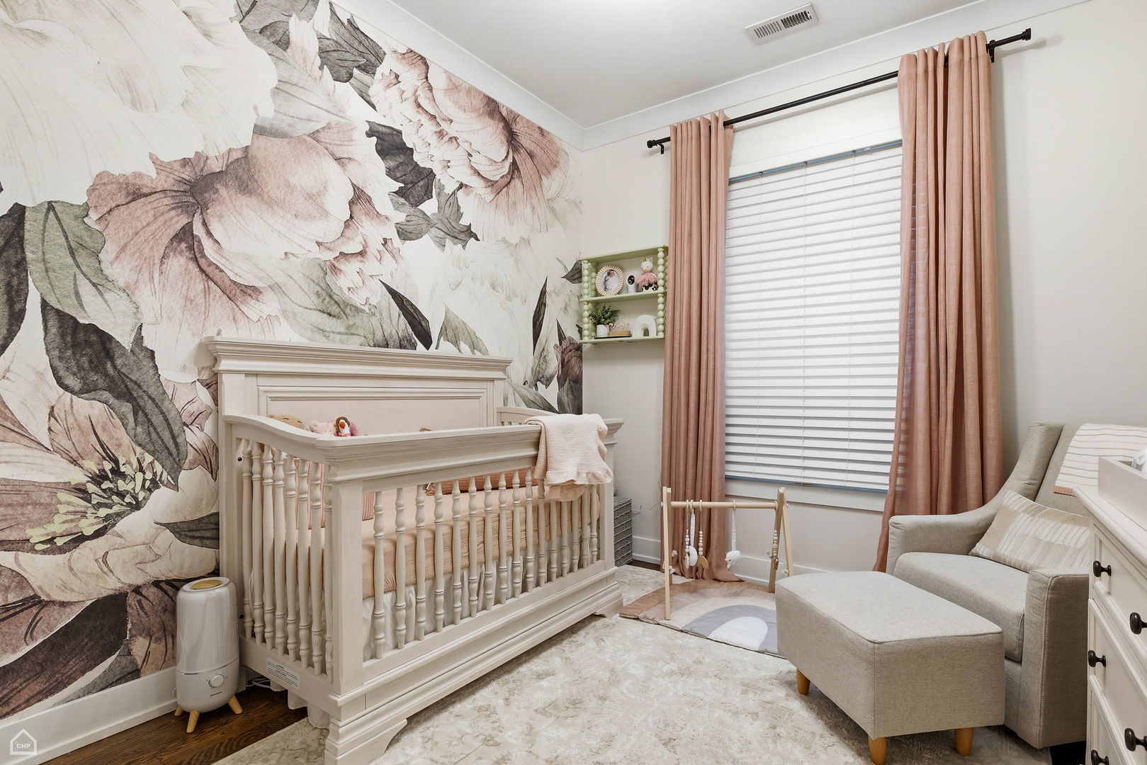 3047 N Oakley Avenue Unit: 301
