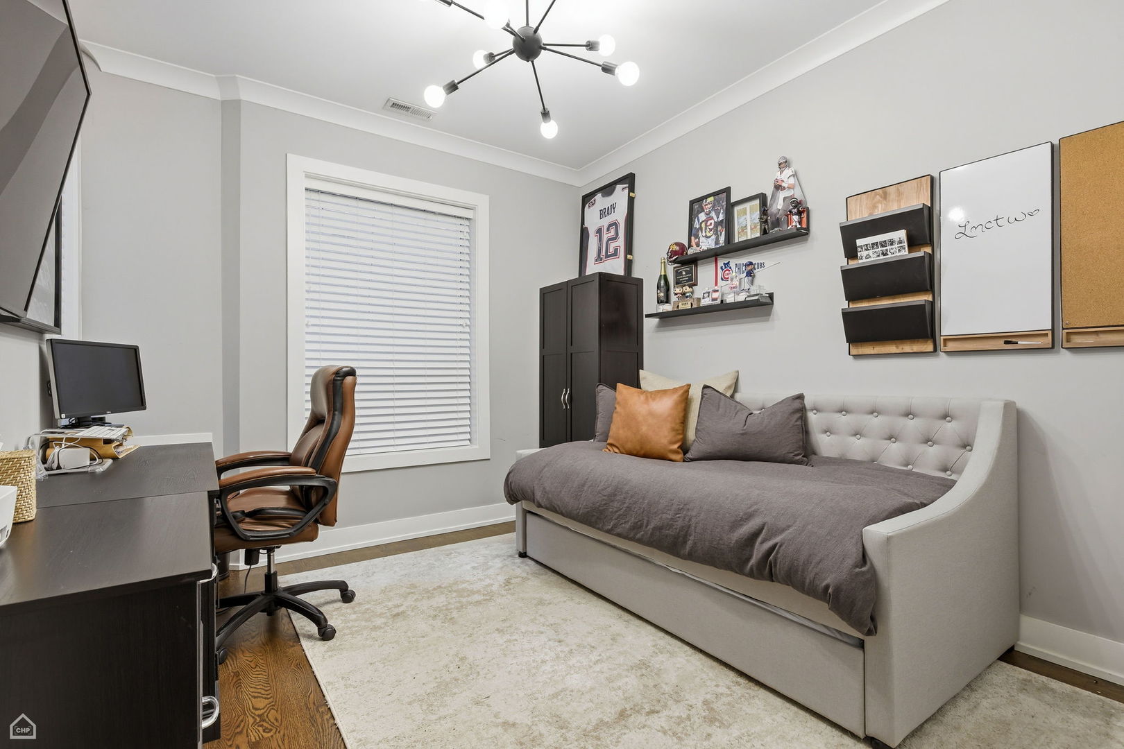 3047 N Oakley Avenue Unit: 301