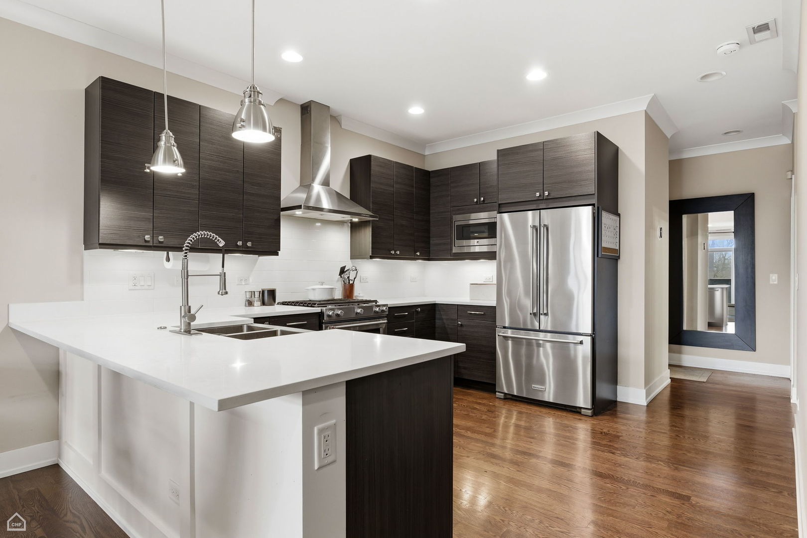 3047 N Oakley Avenue Unit: 301