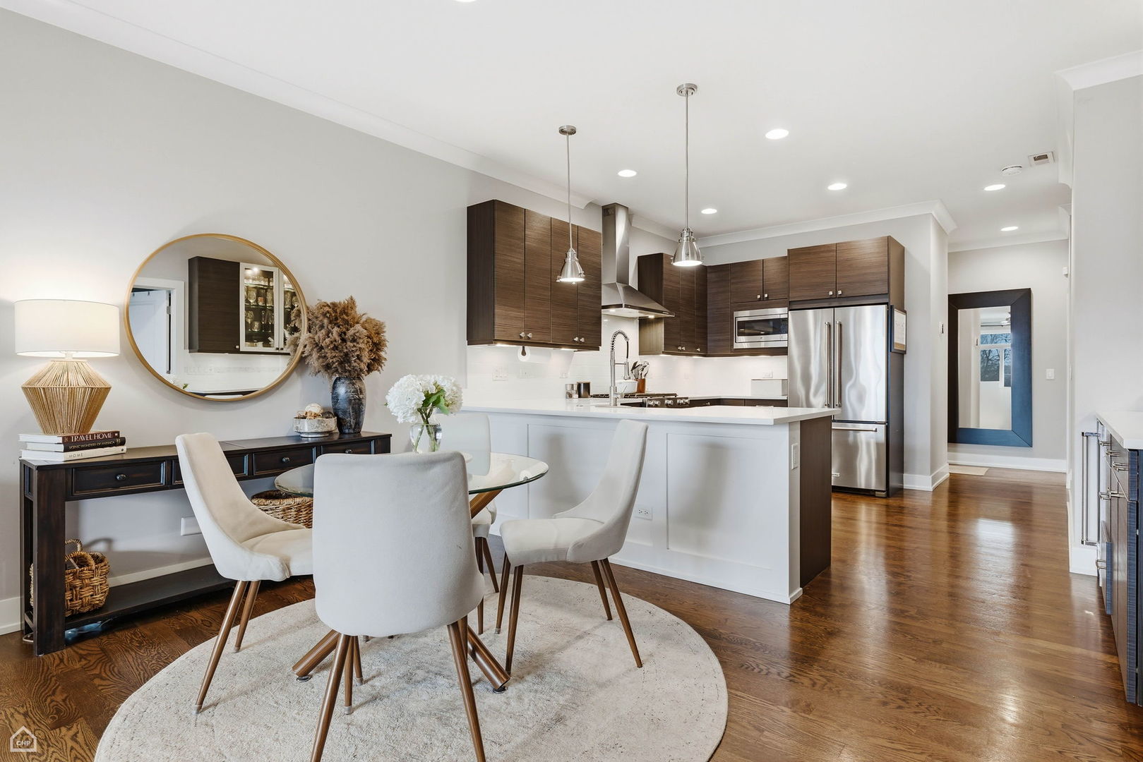 3047 N Oakley Avenue Unit: 301