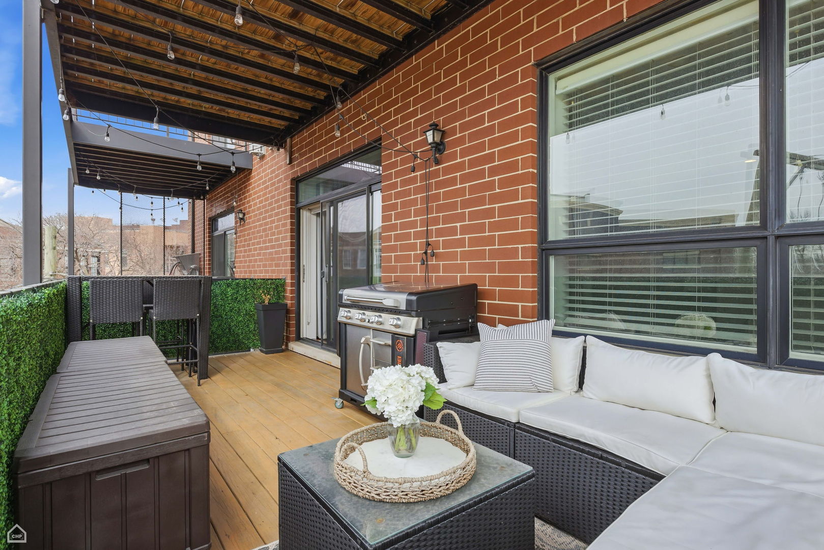 3047 N Oakley Avenue Unit: 301
