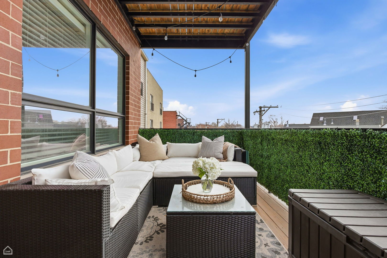 3047 N Oakley Avenue Unit: 301
