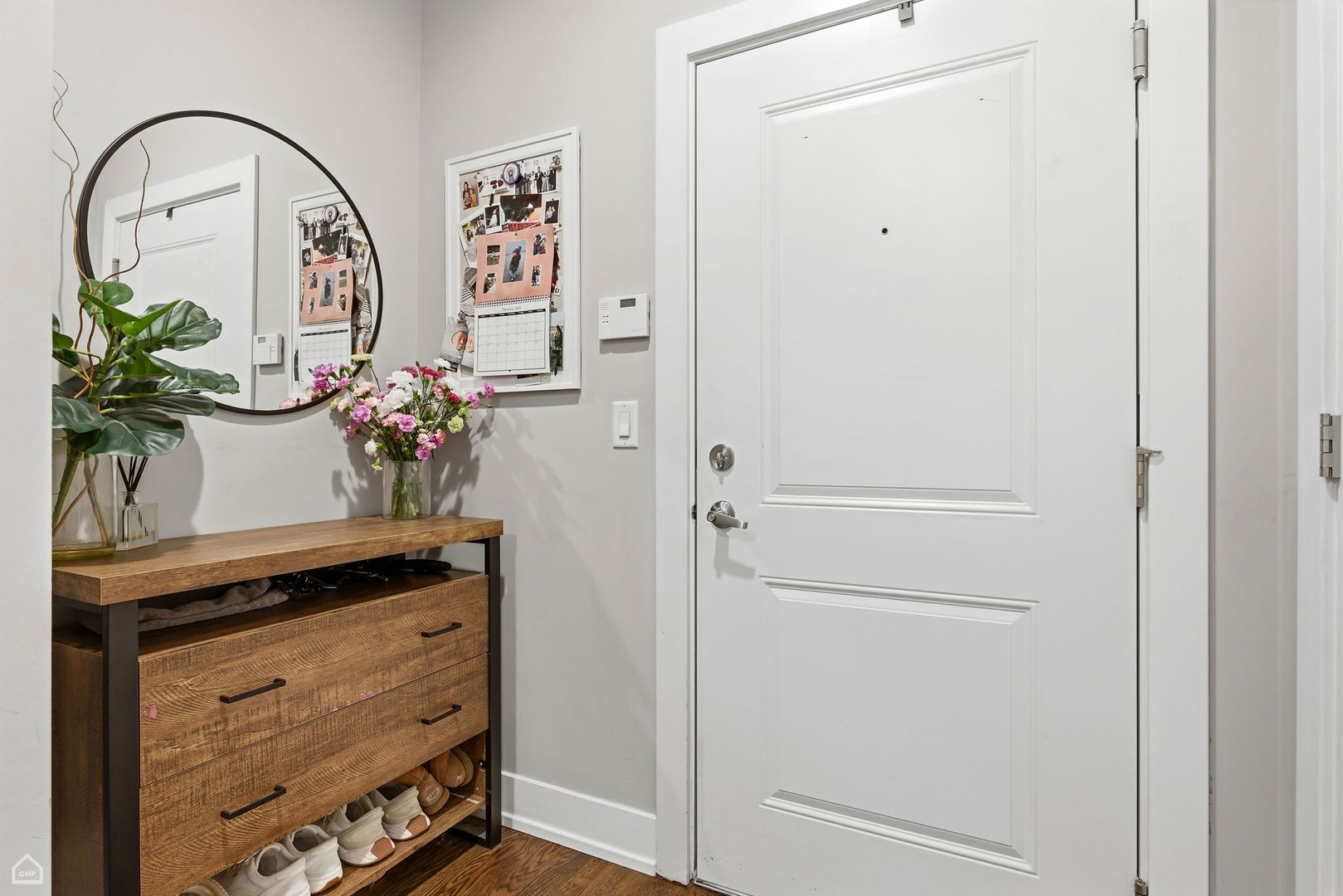 3047 N Oakley Avenue Unit: 301