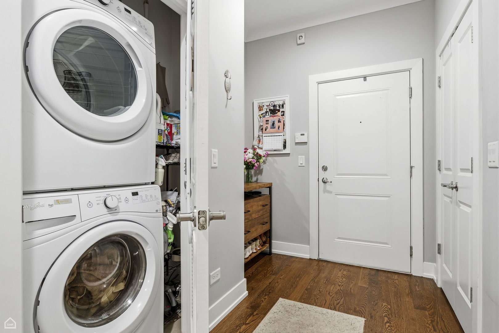 3047 N Oakley Avenue Unit: 301