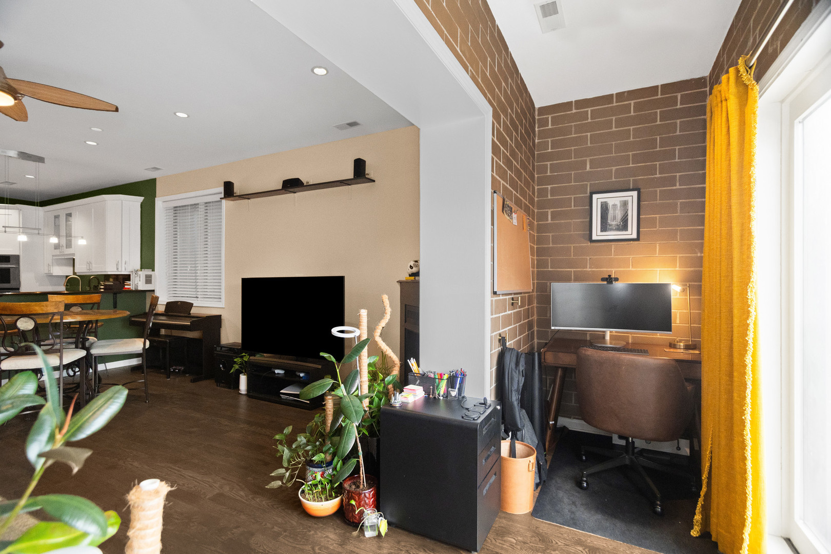 1451 N Ashland Avenue Unit: 2S