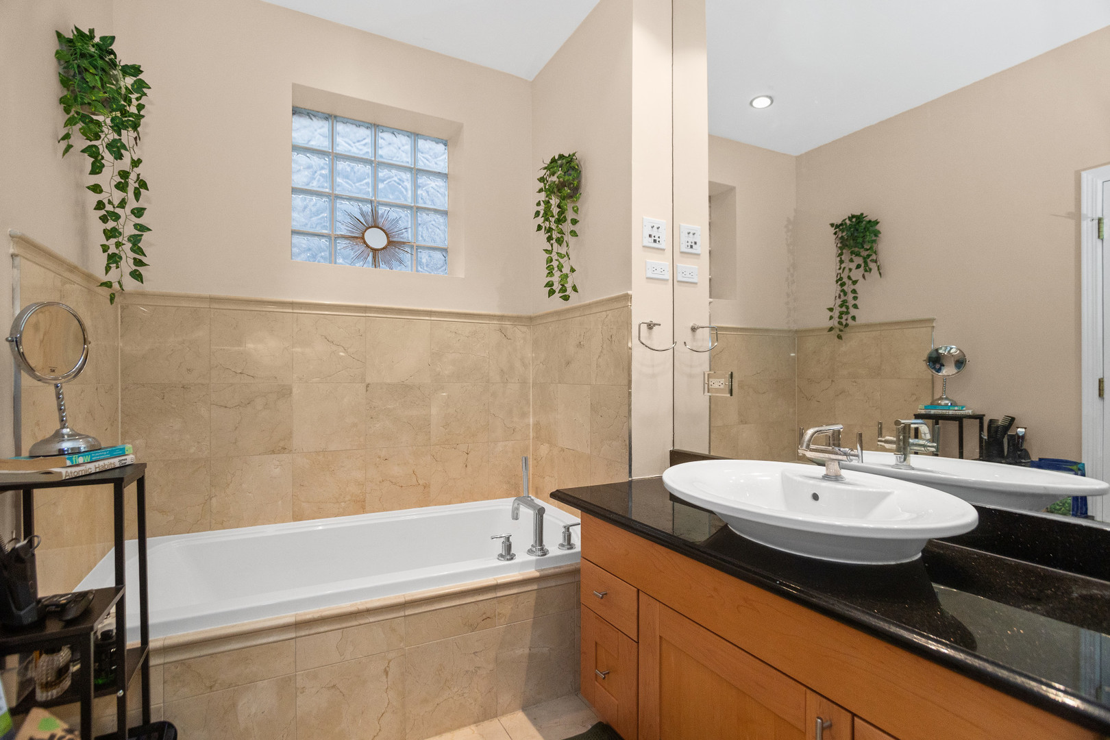 1451 N Ashland Avenue Unit: 2S