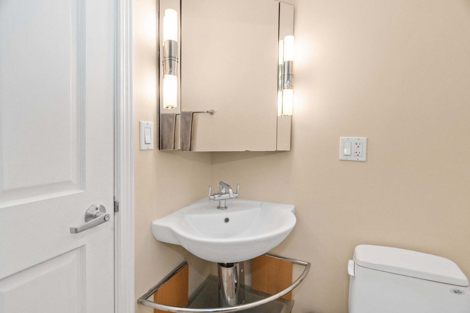 1451 N Ashland Avenue Unit: 2S