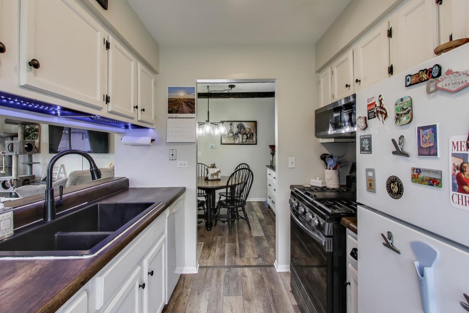 29W532 Winchester Circle Unit: 4