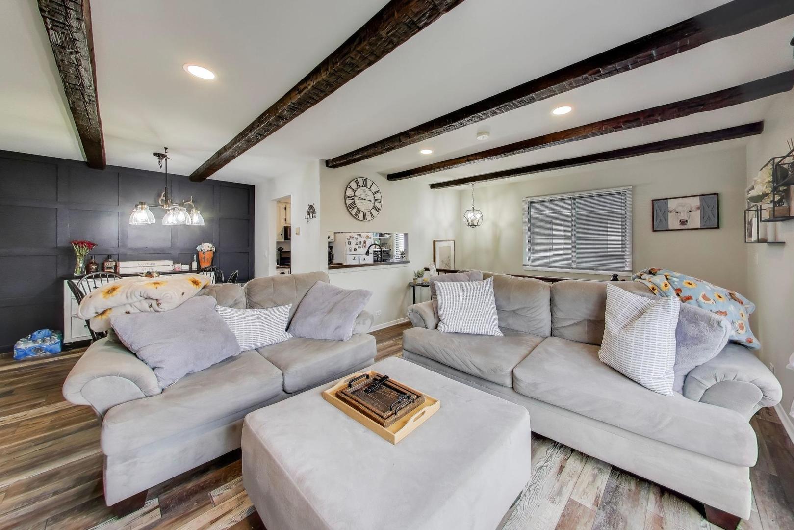 29W532 Winchester Circle Unit: 4
