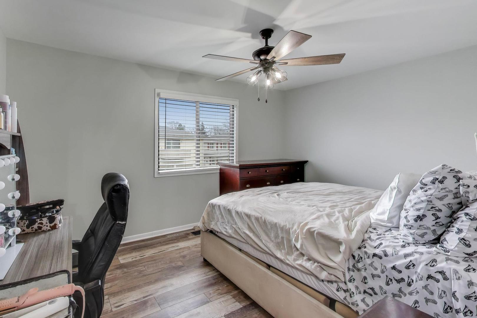 29W532 Winchester Circle Unit: 4