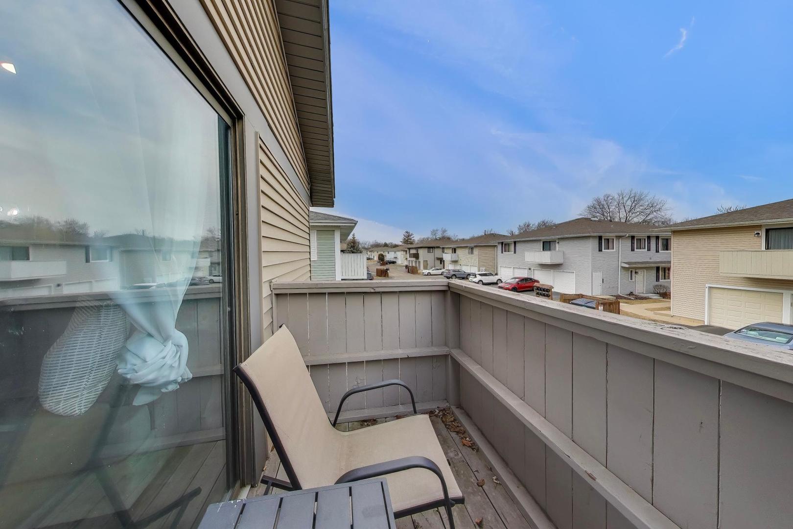 29W532 Winchester Circle Unit: 4