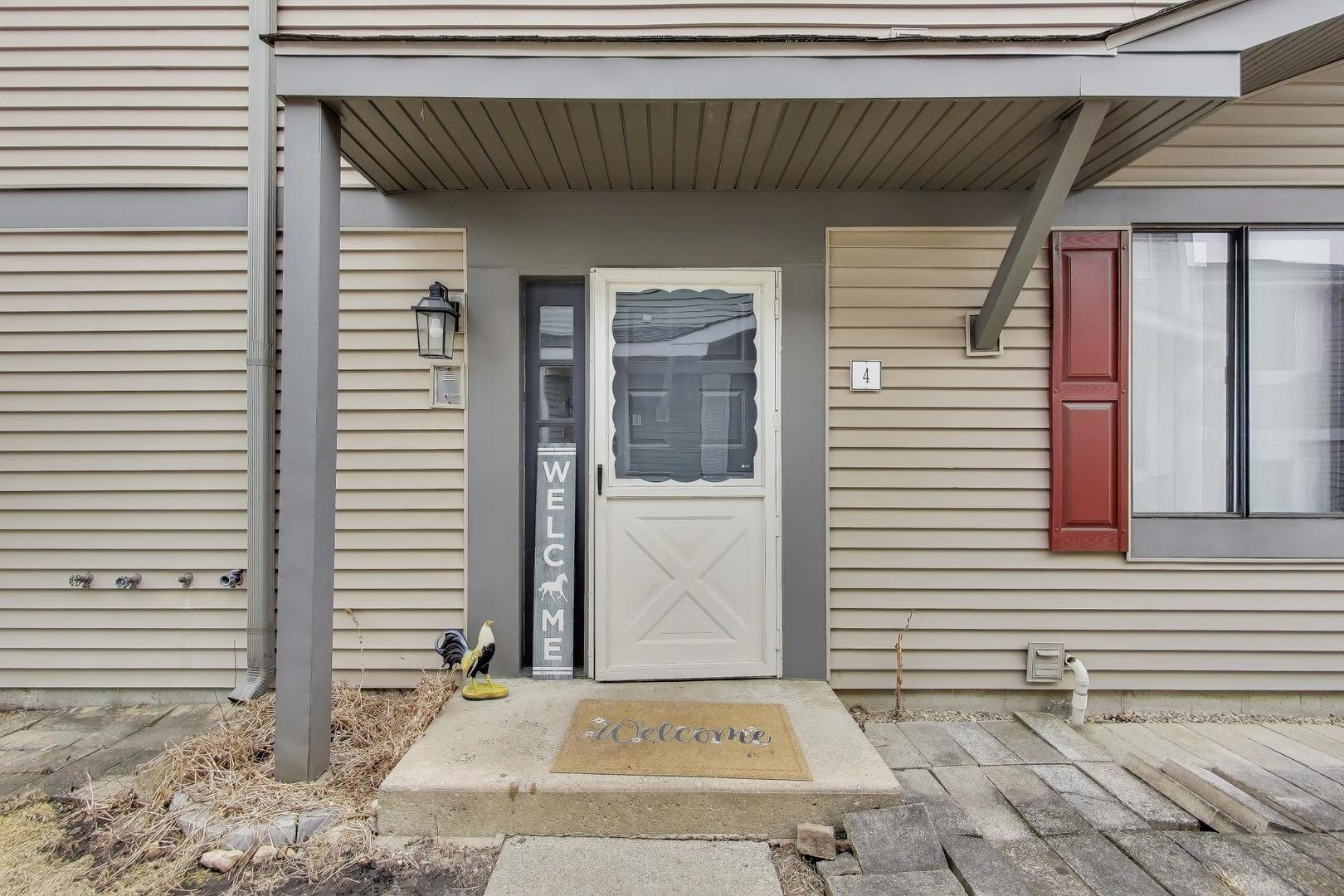29W532 Winchester Circle Unit: 4