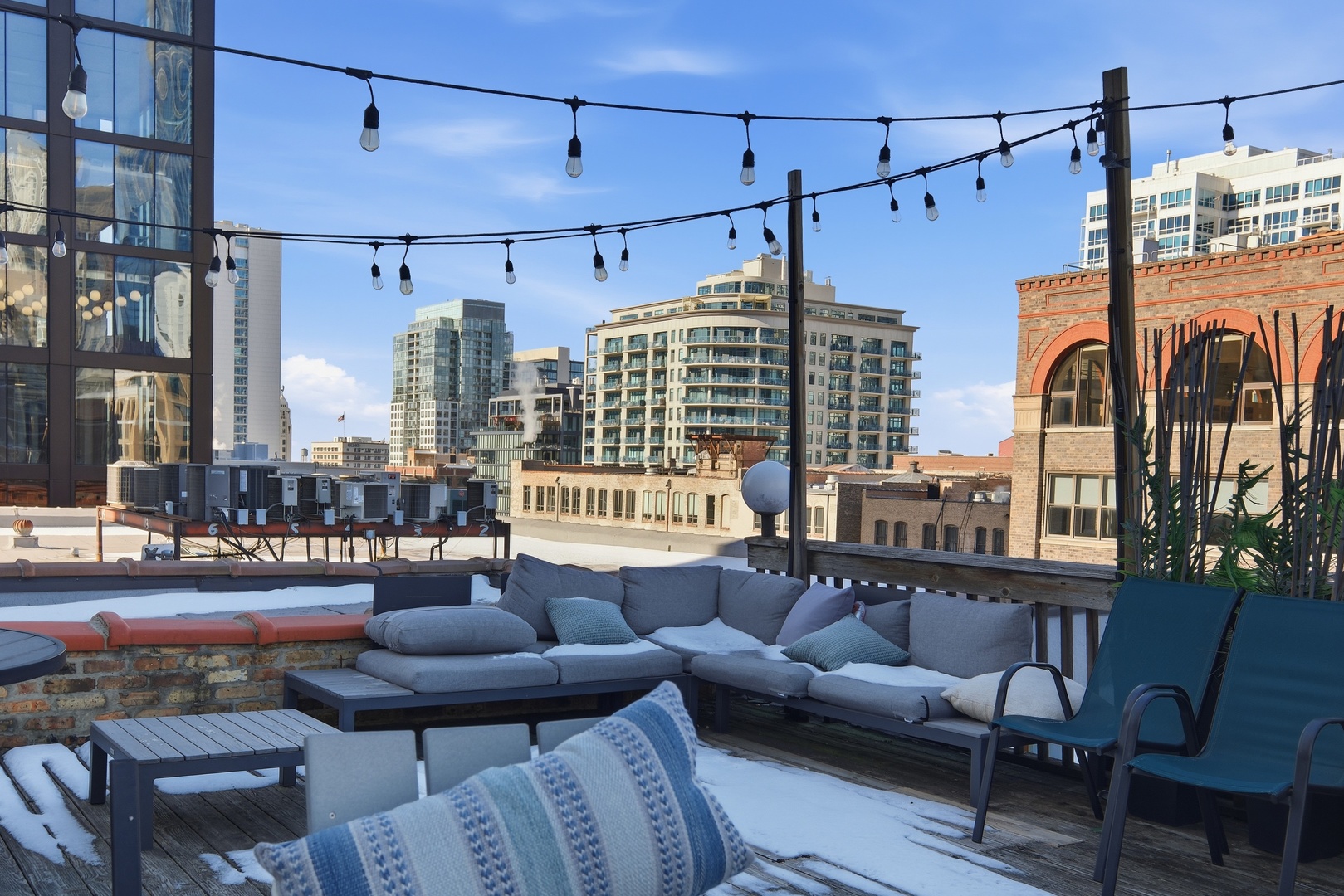 225 W HURON Street Unit: 313