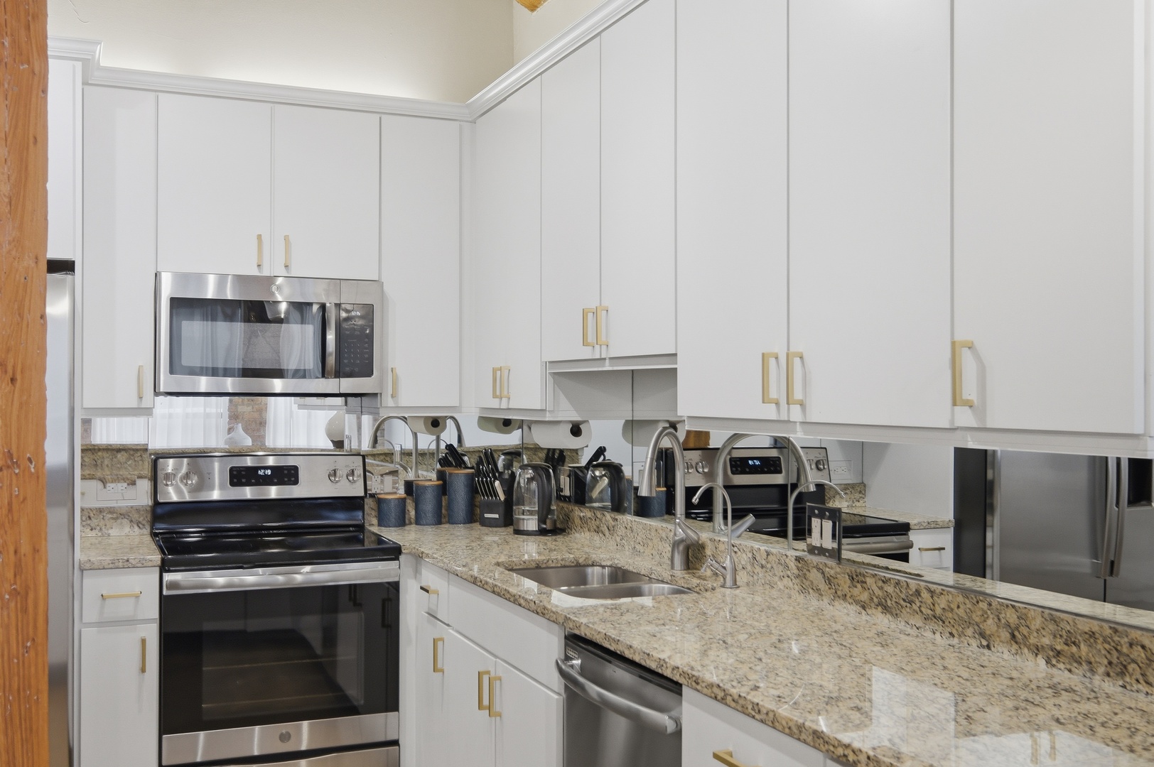 225 W HURON Street Unit: 313