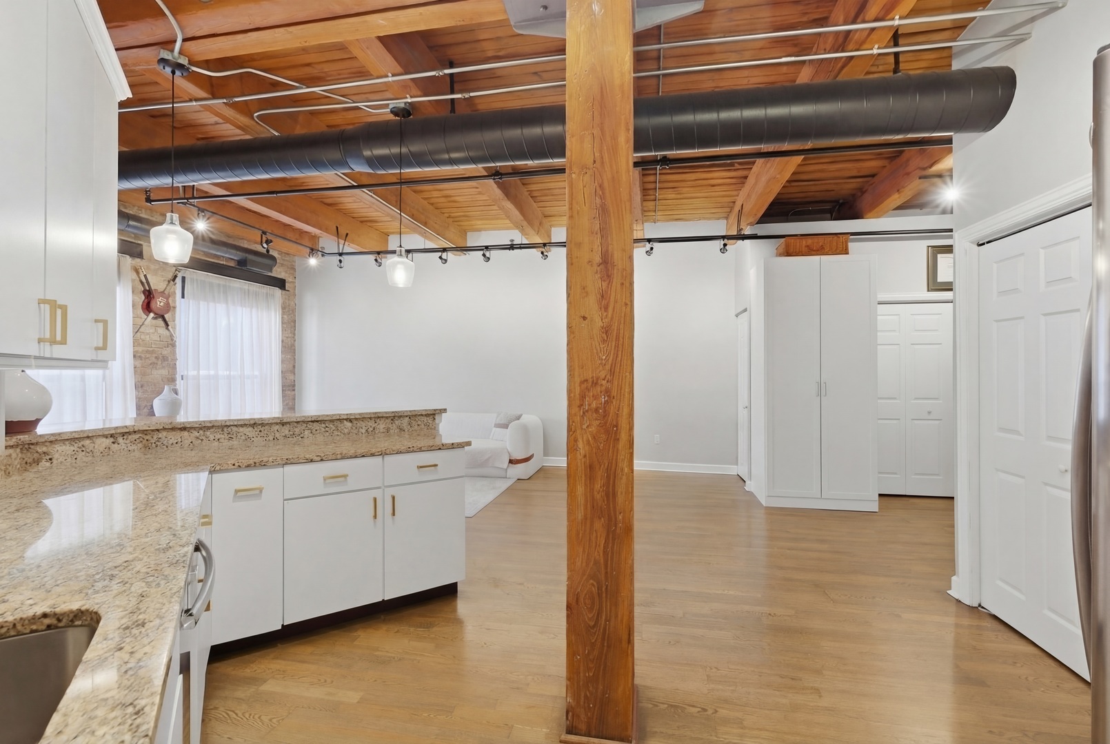 225 W HURON Street Unit: 313