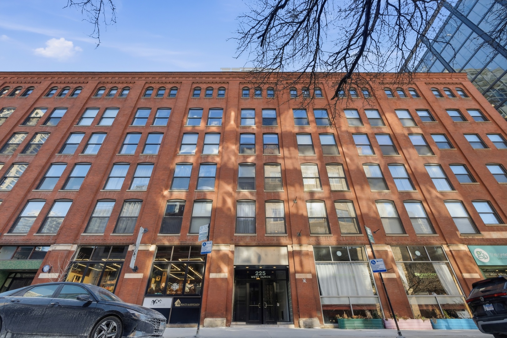 225 W HURON Street Unit: 313