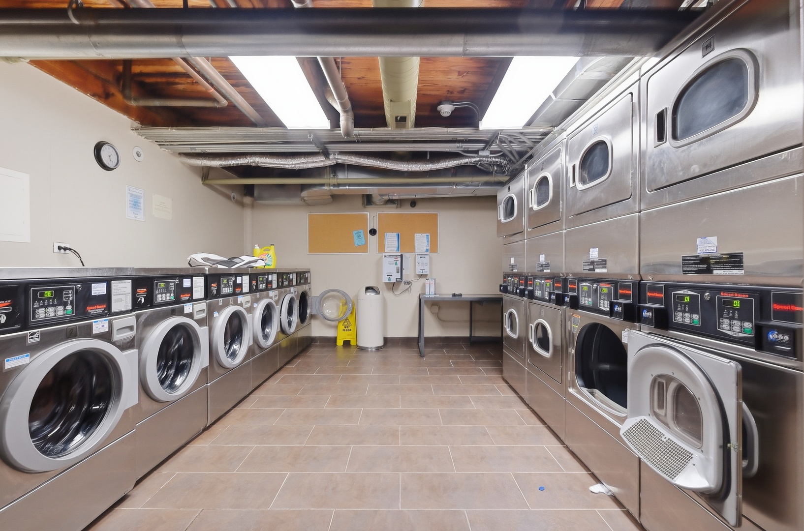 225 W HURON Street Unit: 313