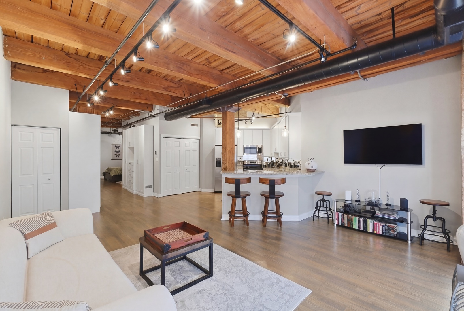 225 W HURON Street Unit: 313