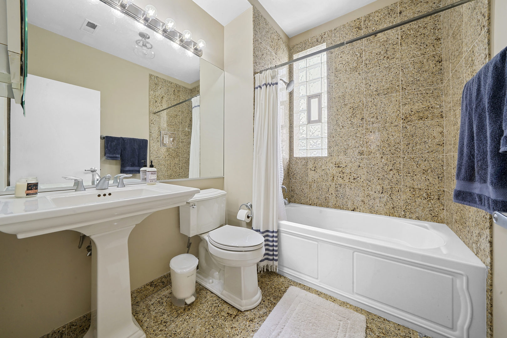 1031 N Paulina Street Unit: 3F