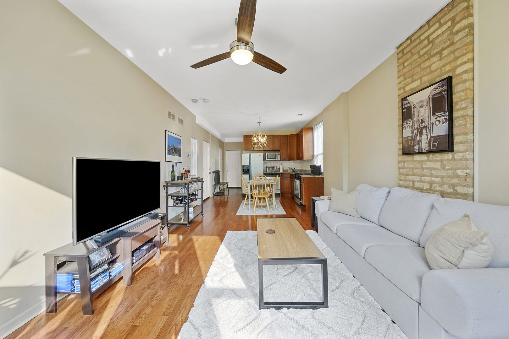 1031 N Paulina Street Unit: 3F