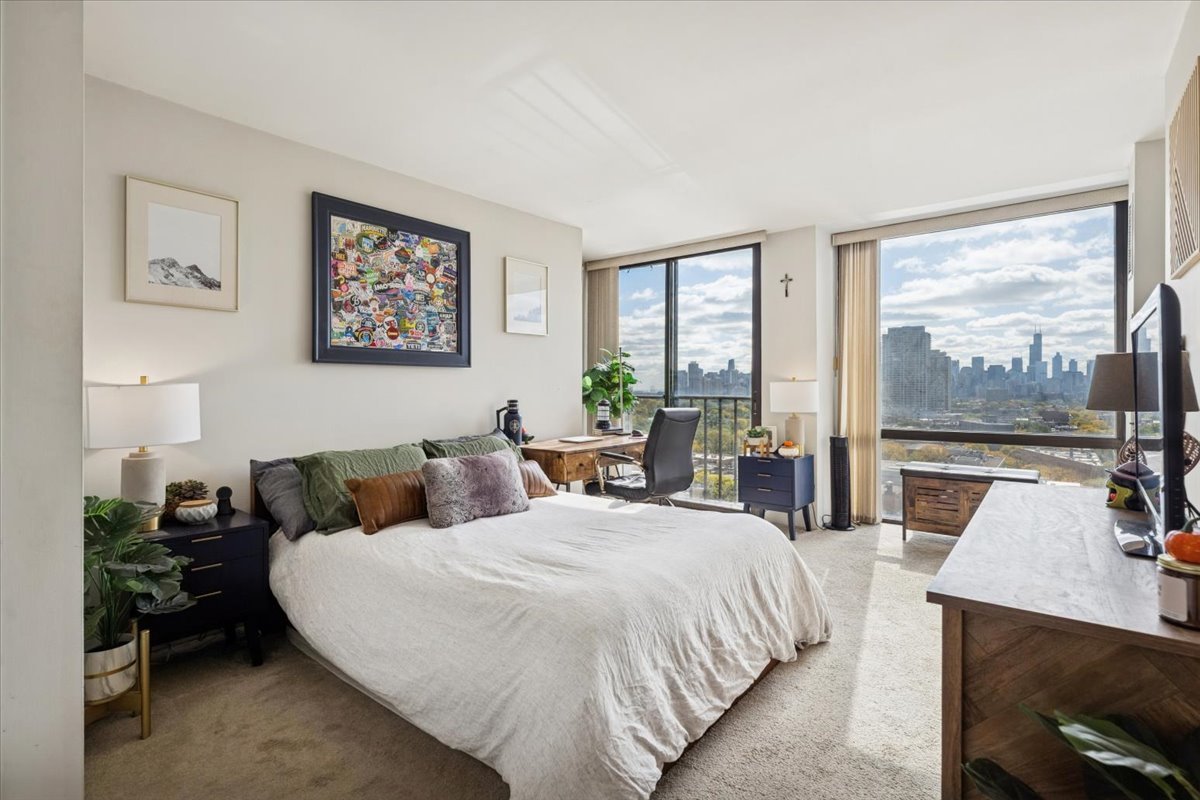 345 W Fullerton Parkway Unit: 1806