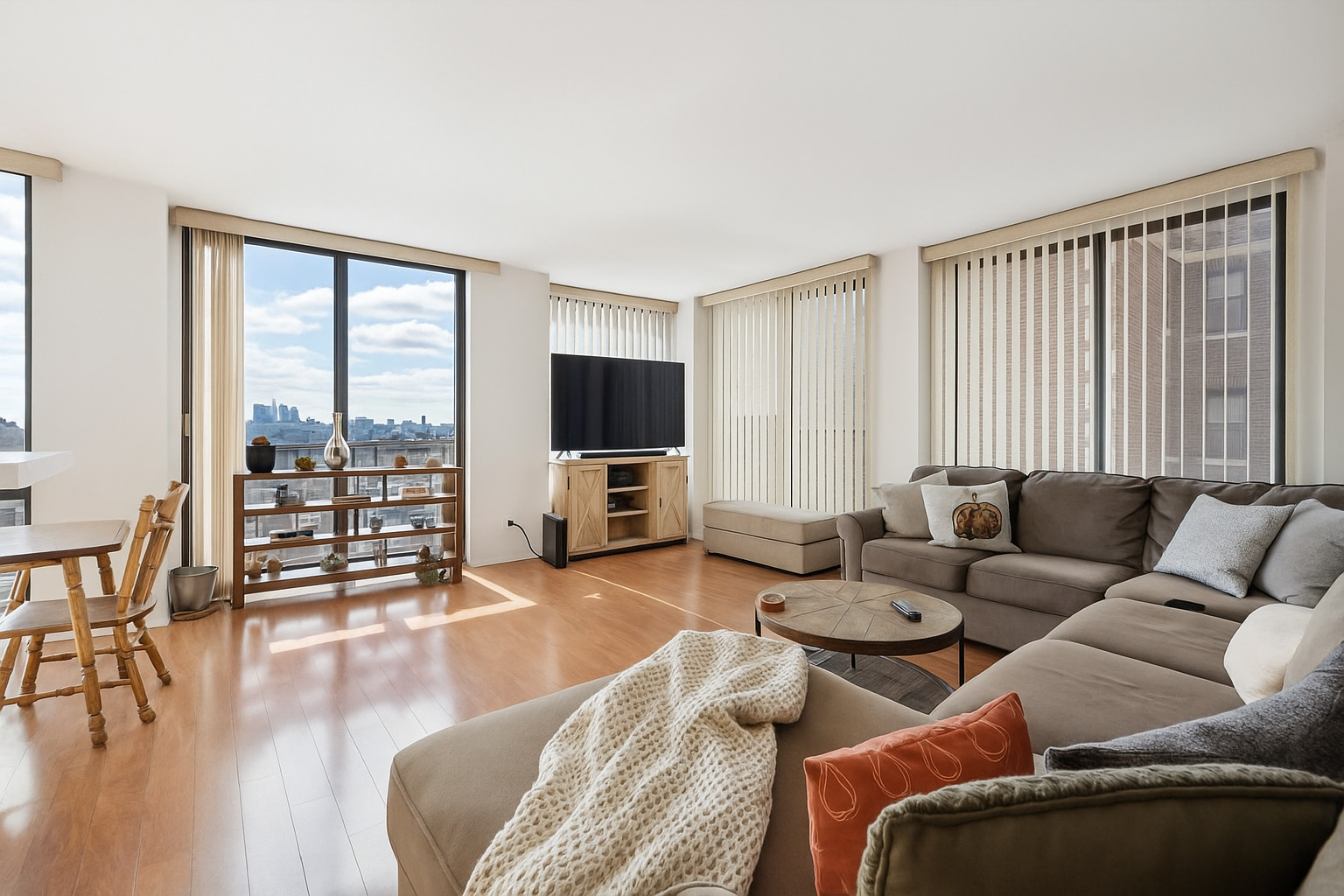 345 W Fullerton Parkway Unit: 1806
