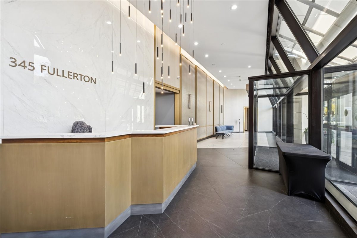 345 W Fullerton Parkway Unit: 1806
