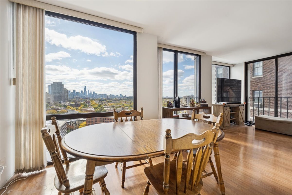 345 W Fullerton Parkway Unit: 1806