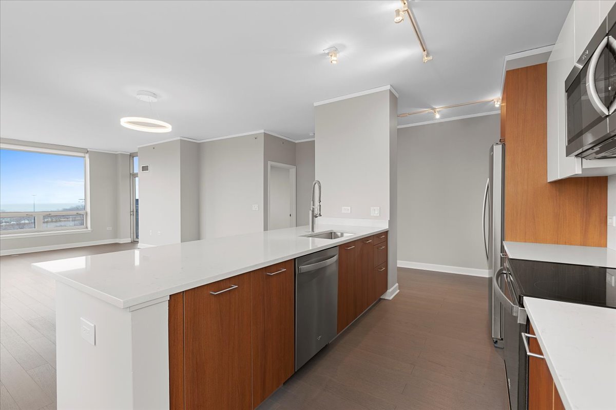 1901 S Calumet Avenue Unit: 807