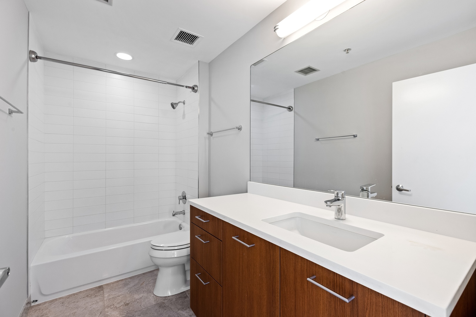 1901 S Calumet Avenue Unit: 807