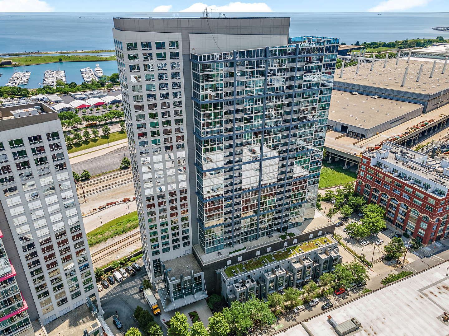 1901 S Calumet Avenue Unit: 807