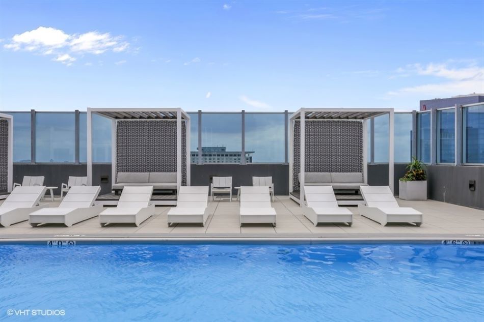 1901 S Calumet Avenue Unit: 807