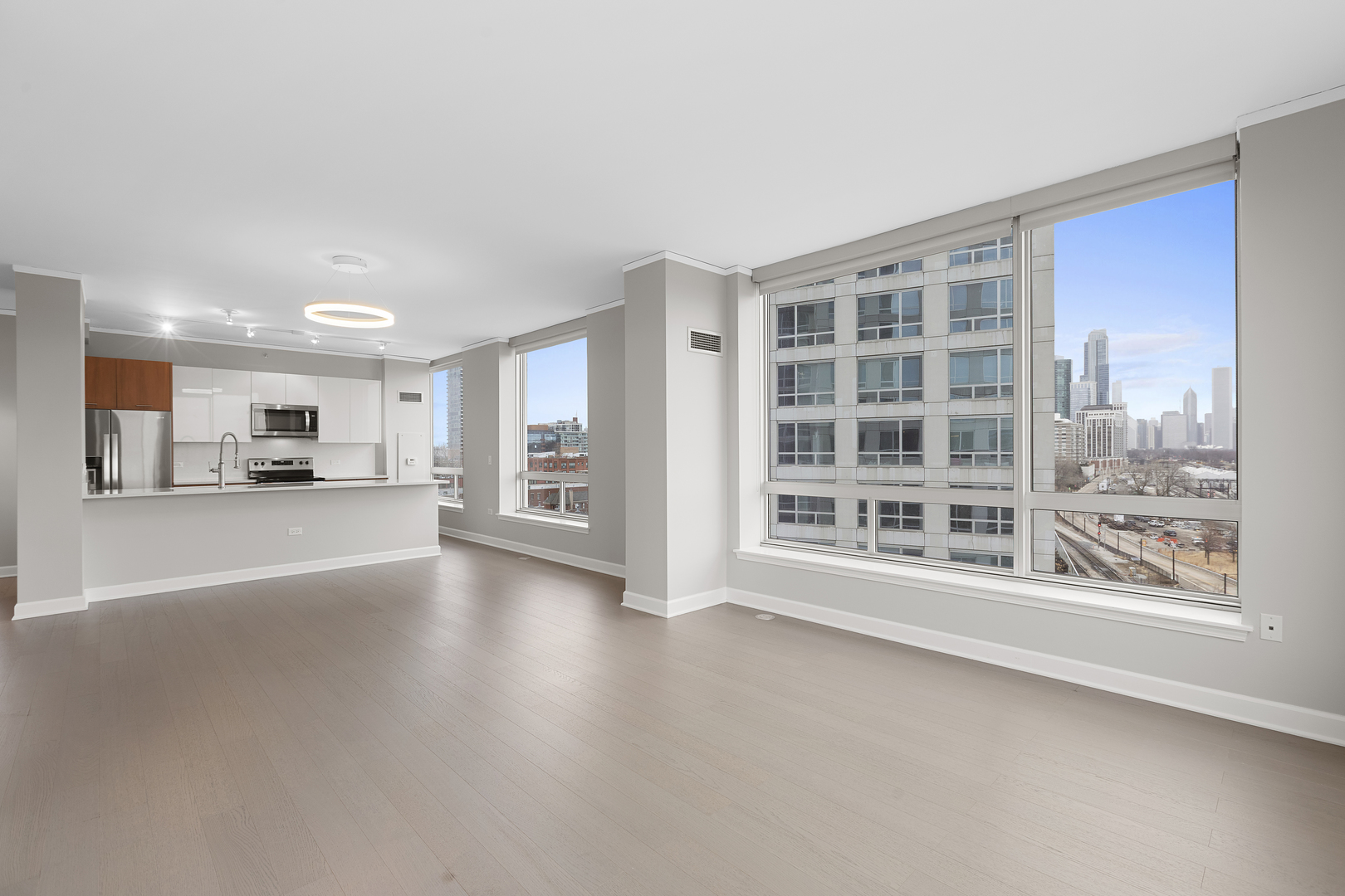 1901 S Calumet Avenue Unit: 807