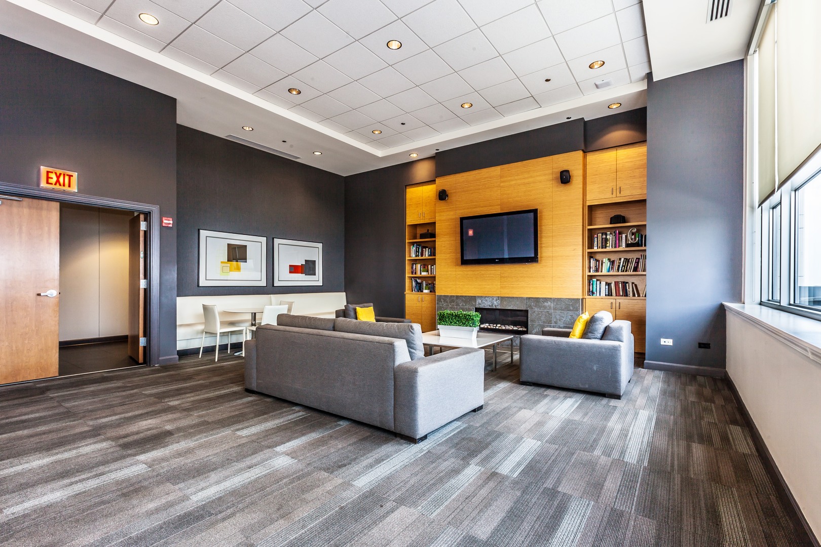 1901 S Calumet Avenue Unit: 807